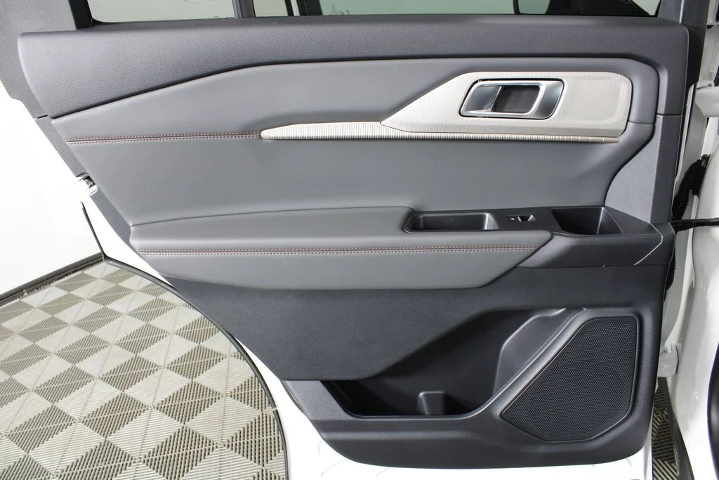 2026 Ford Explorer Active - Photo 13