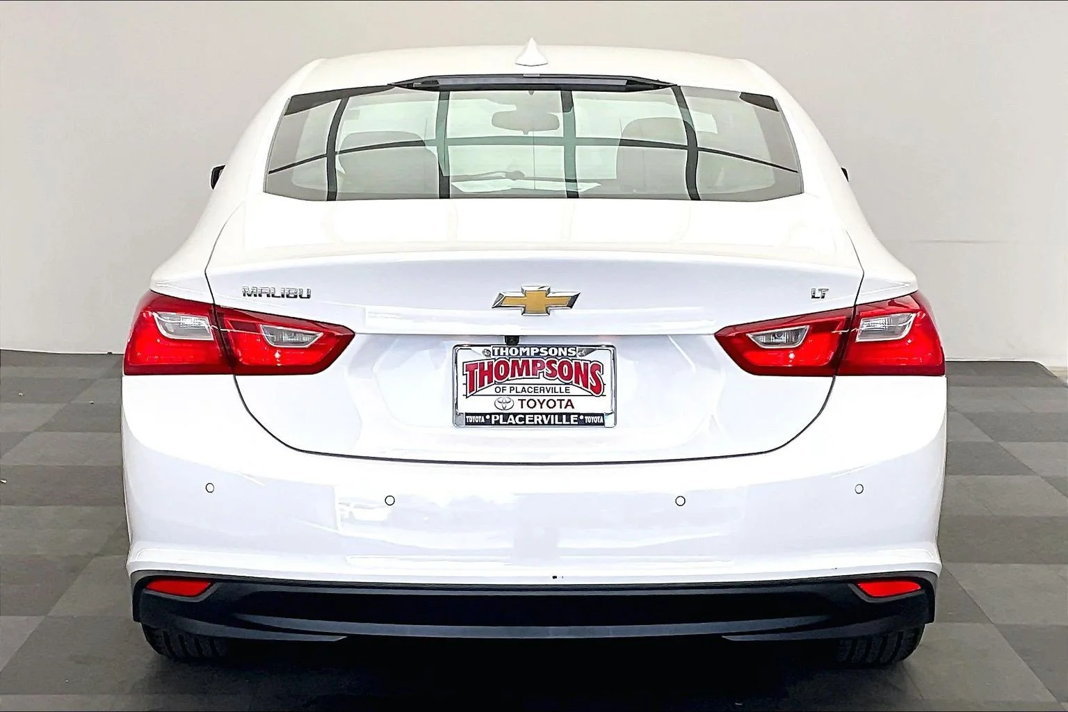Used 2025 Summit White Chevrolet LT image 3