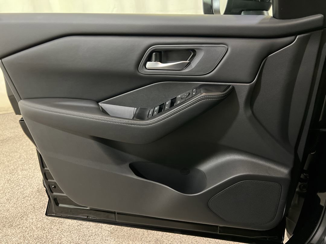 2026 Nissan Rogue SV - Photo 17