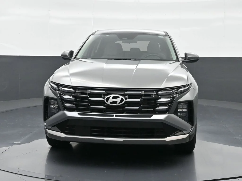 Used 2025 Gray Hyundai SE image 6