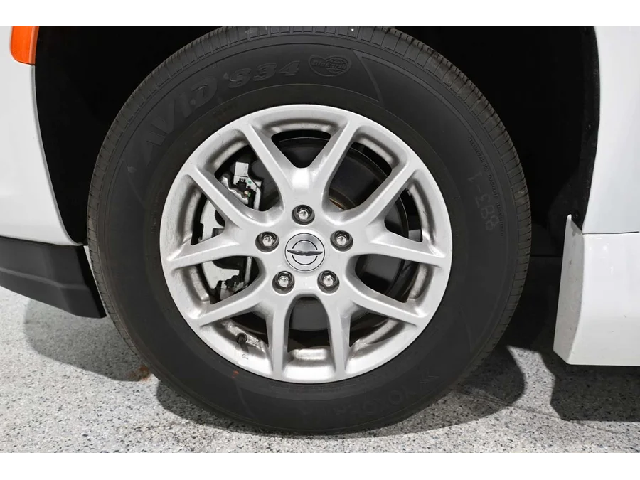 2024 Chrysler Pacifica Touring - Photo 12