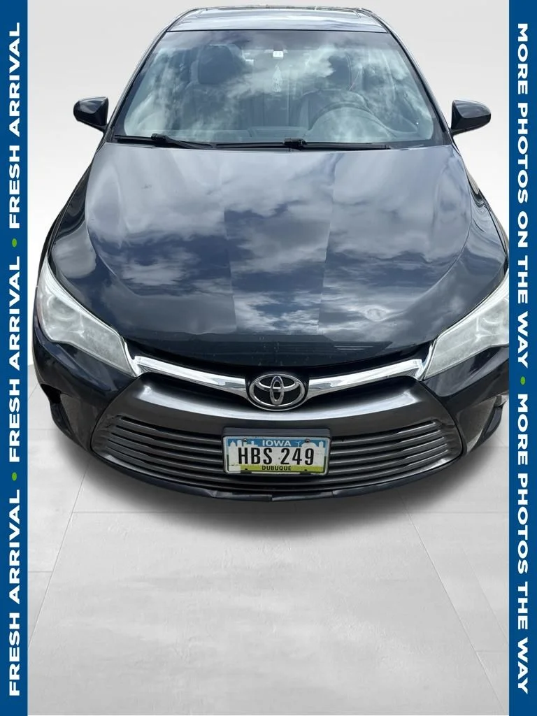 Used 2017  Toyota XLE image 1