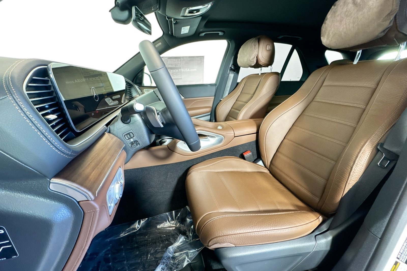 New 2026 MANUFAKTUR Moonlight White Metallic Mercedes-Benz GLE 450 image 18