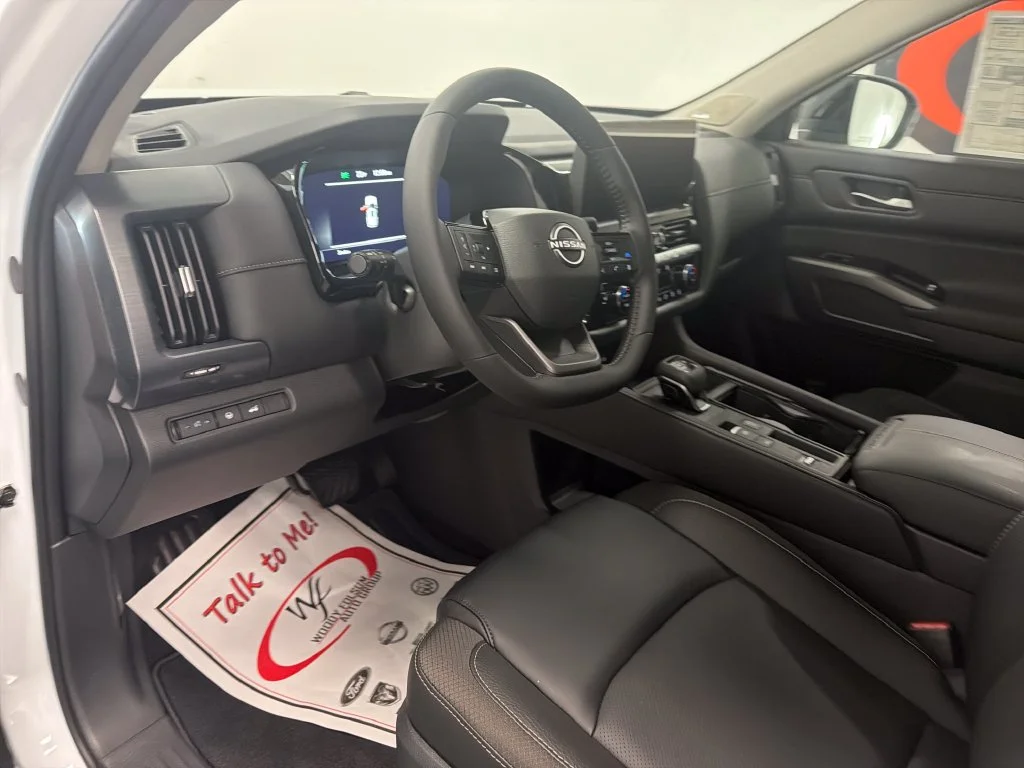 New 2026 Everest White Pearl TriCoat Nissan SL image 9