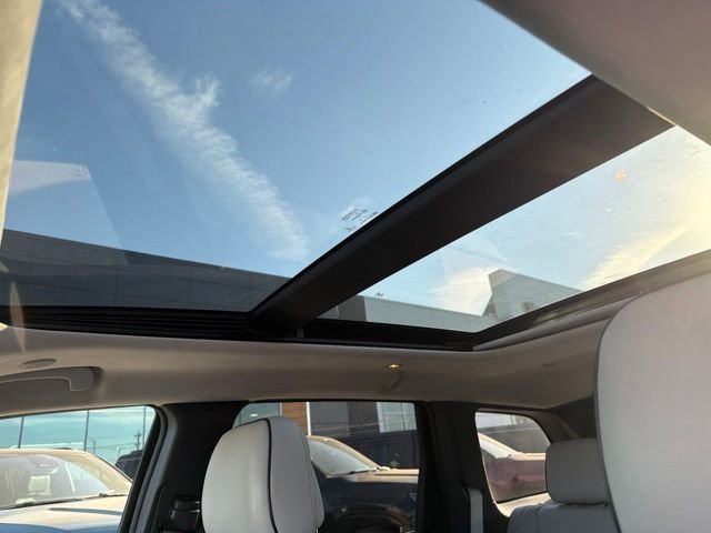 Used 2018 White Jeep Summit image 10