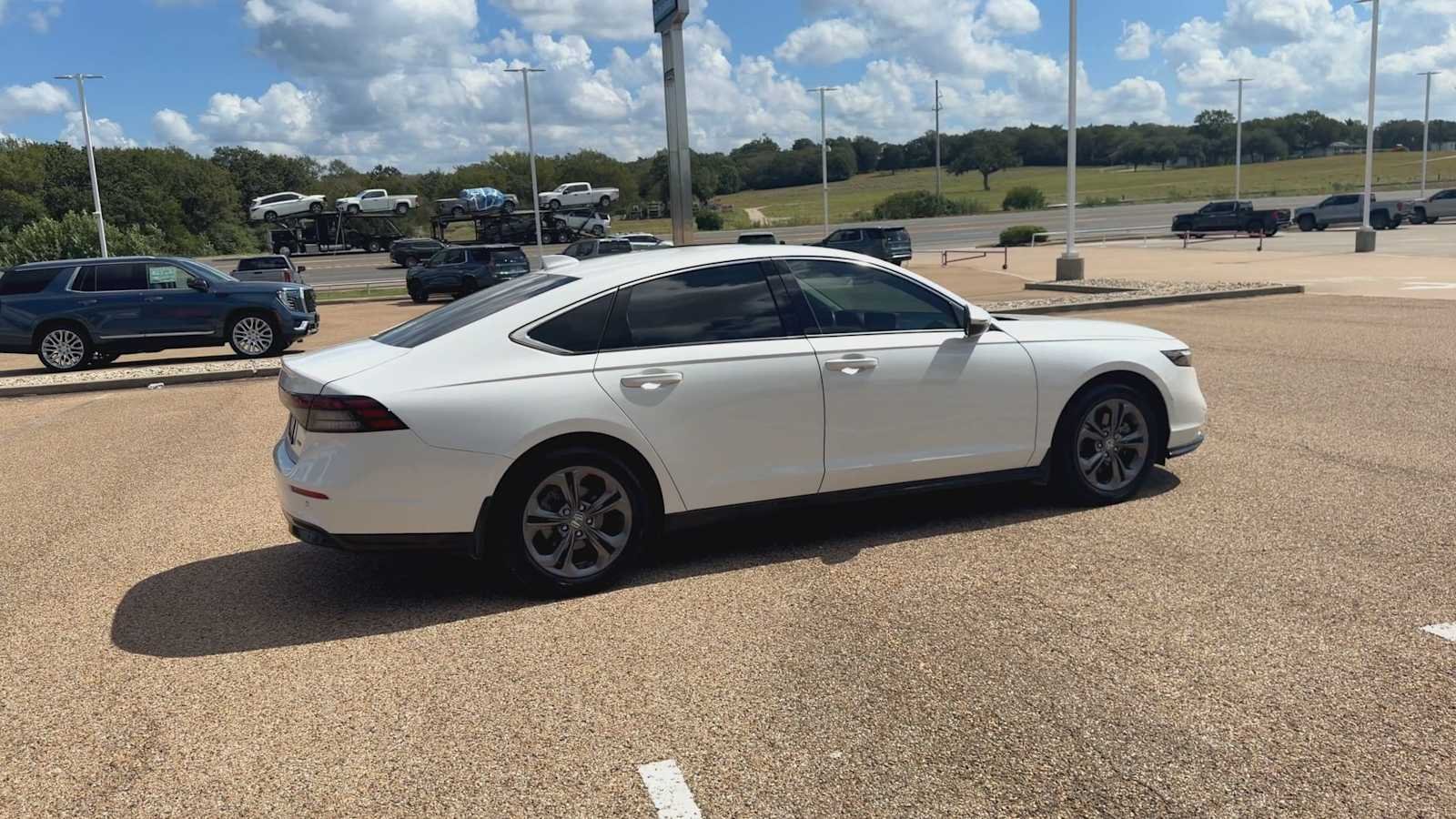 Used 2023 Platinum White Pearl Honda EX-L image 9