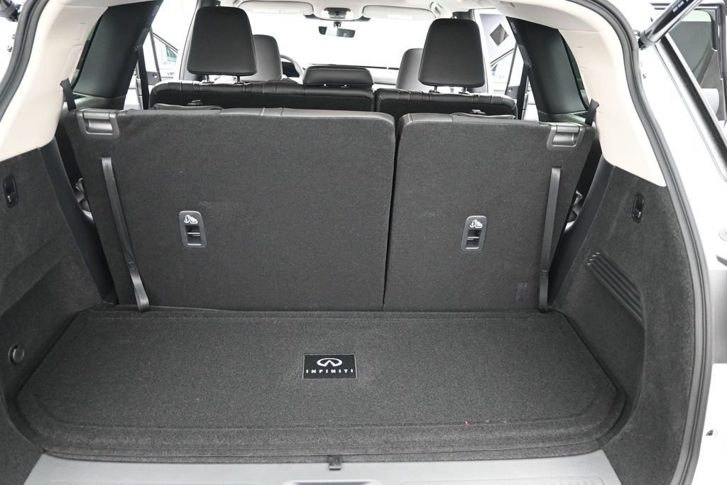 New 2027 RADIANT WHITE INFINITI Pure AWD image 13