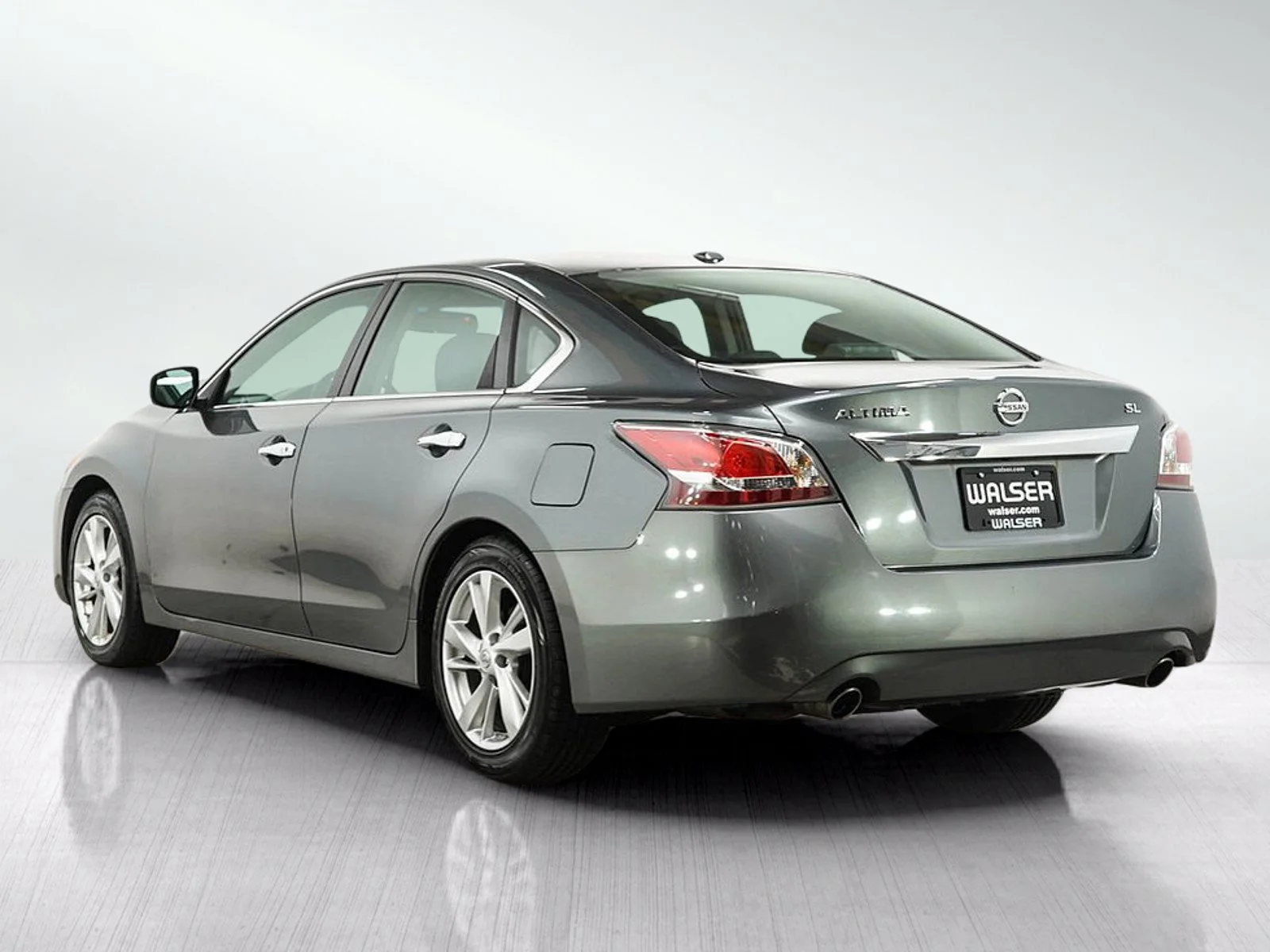 Used 2015 Gun Metallic Nissan 2.5 image 4