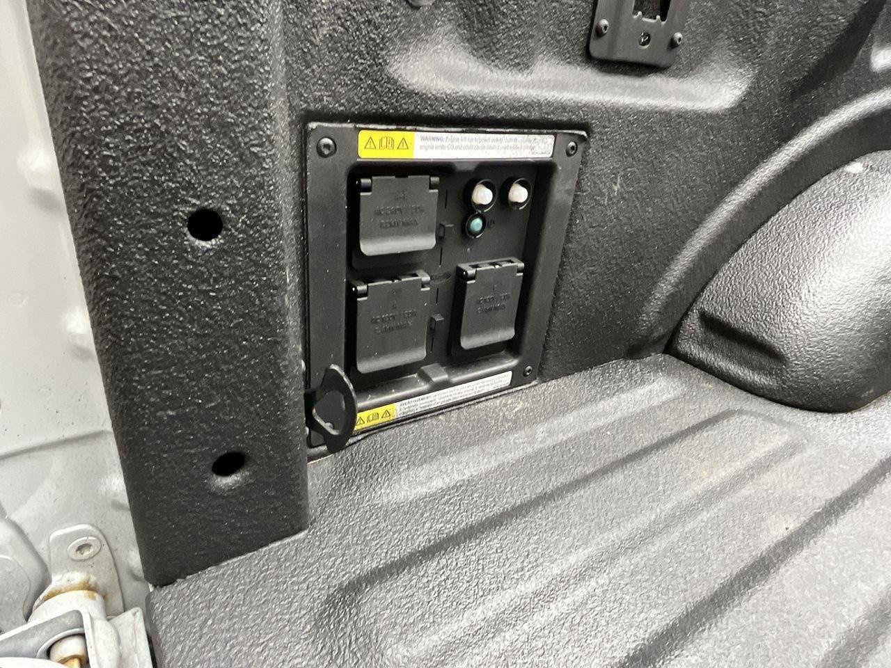 Used 2023 Avalanche Gray Ford XLT image 33