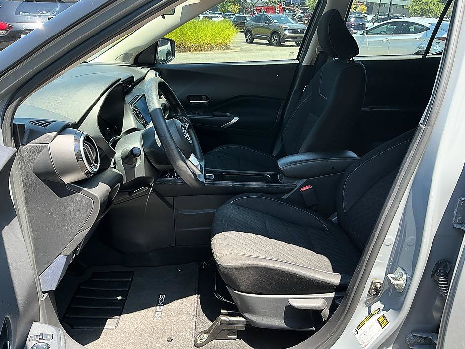 Used 2022 Gray/Super Black Nissan SV image 12