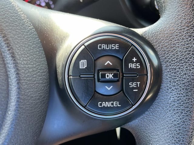 Used 2022 Red Kia LX image 29
