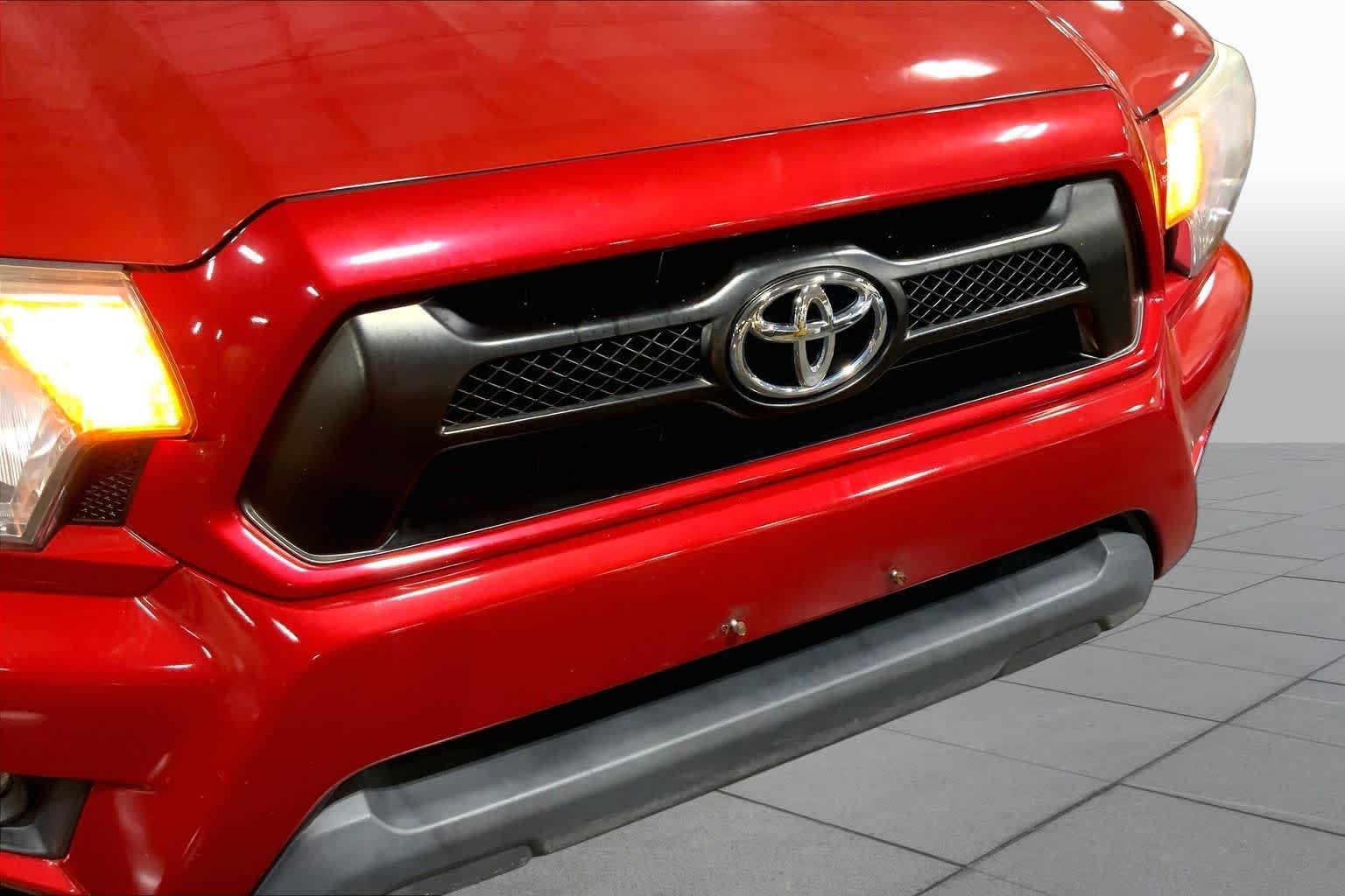 Used 2015 Barcelona Red Metallic Toyota  image 30