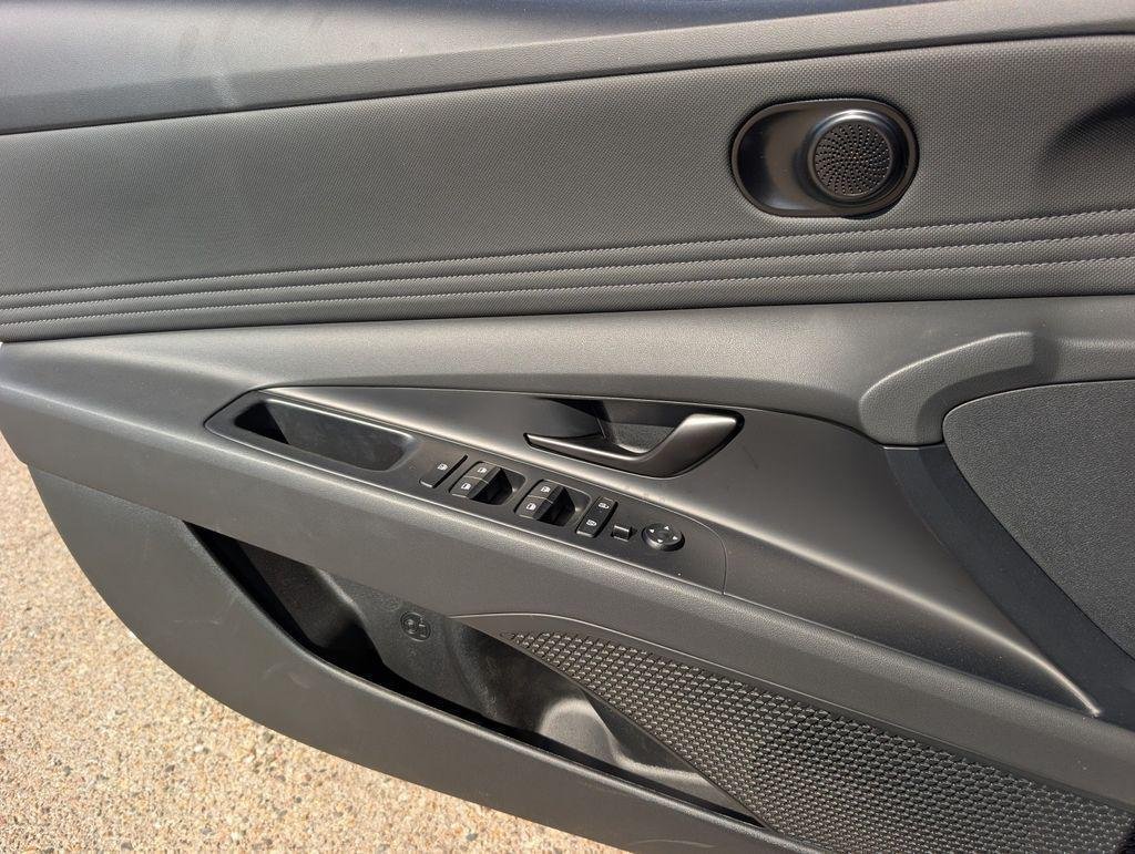2025 Hyundai Elantra Blue - Photo 20