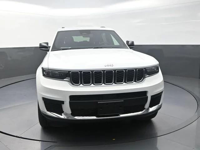 New 2026 Bright White Clear-Coat Exterior Paint Jeep Laredo X image 4