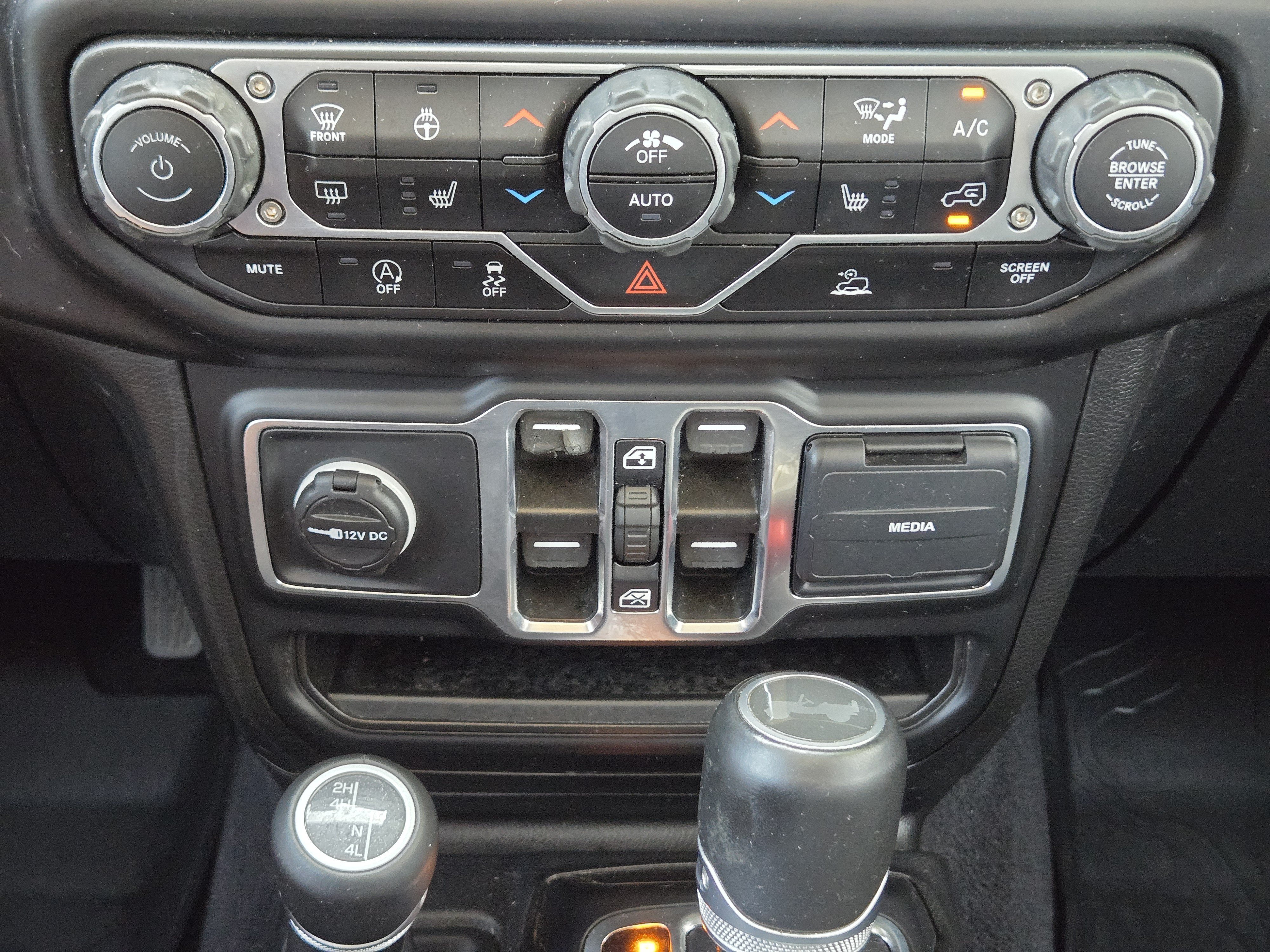 Used 2021 Hydro Blue Pearlcoat Jeep Unlimited Sahara Altitude image 20