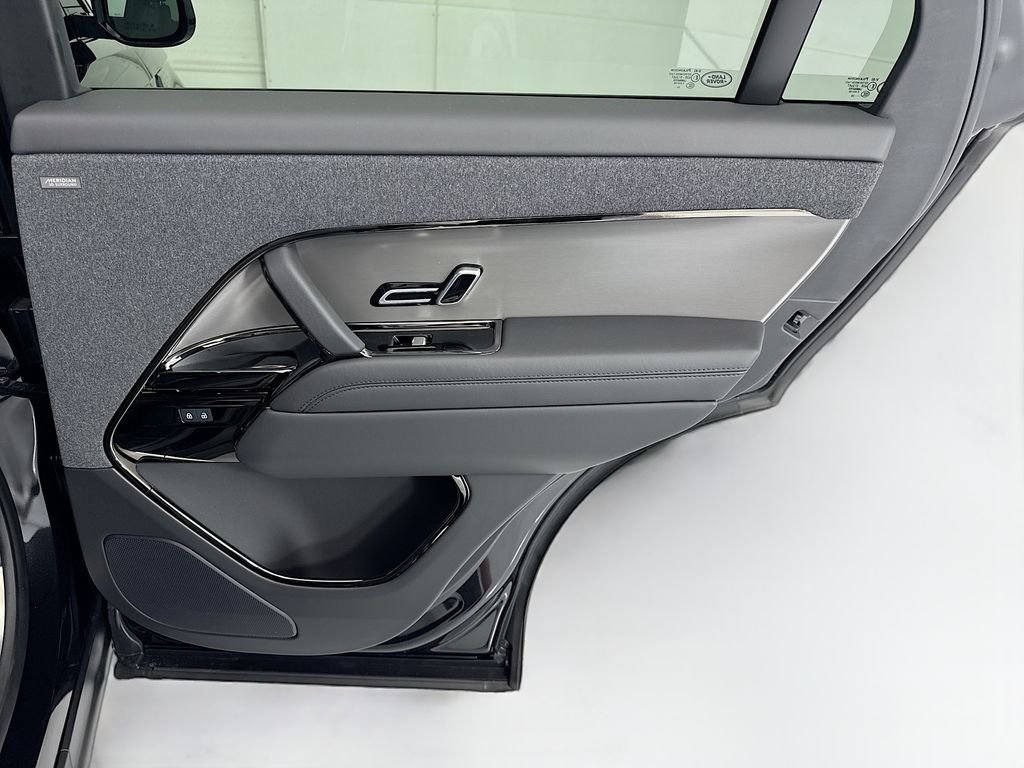 New 2026 Santorini Black Land Rover Dynamic SE image 26
