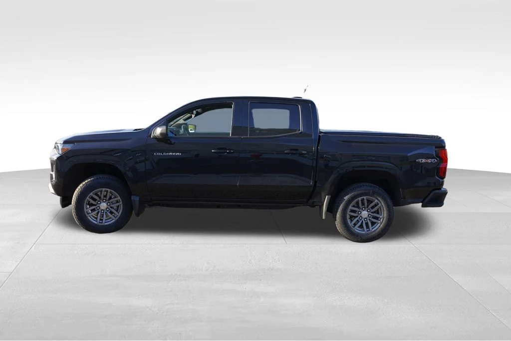 Used 2023 Black Chevrolet LT image 9