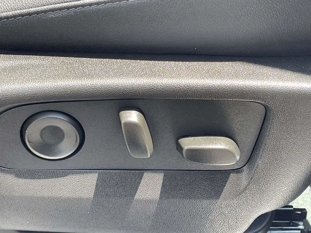 Used 2025 Gray Chevrolet Z71 image 16