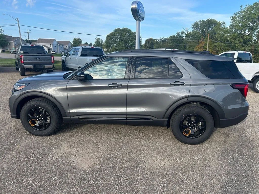 New 2026 Carbonized Gray Metallic Ford Tremor® image 4