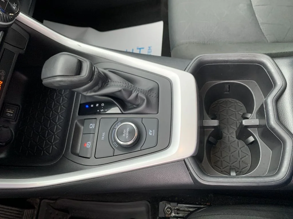 Used 2025 White Toyota XLE image 24
