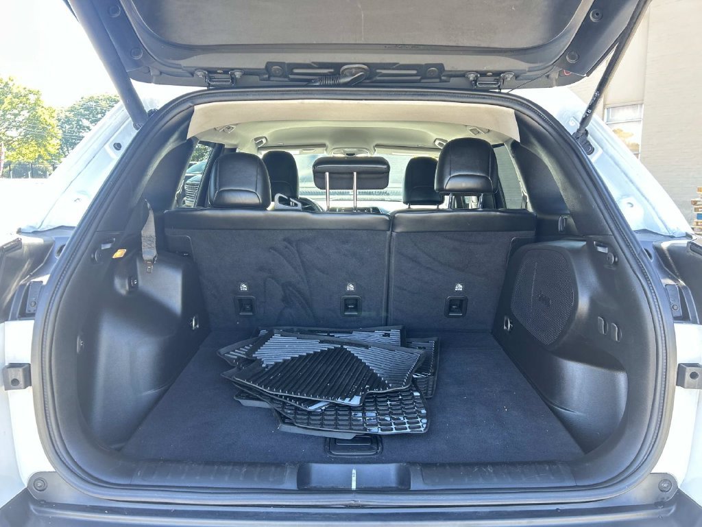 Used 2019 White Jeep Limited image 11
