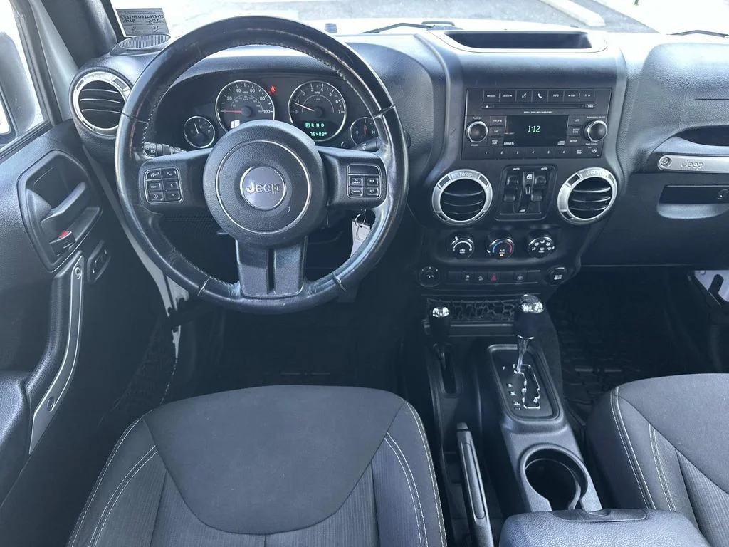 Used 2018 White Jeep Unlimited Sahara image 18