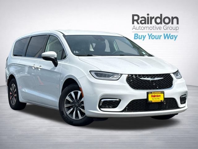 2023 Chrysler Pacifica Hybrid Touring L Hybrid's photo