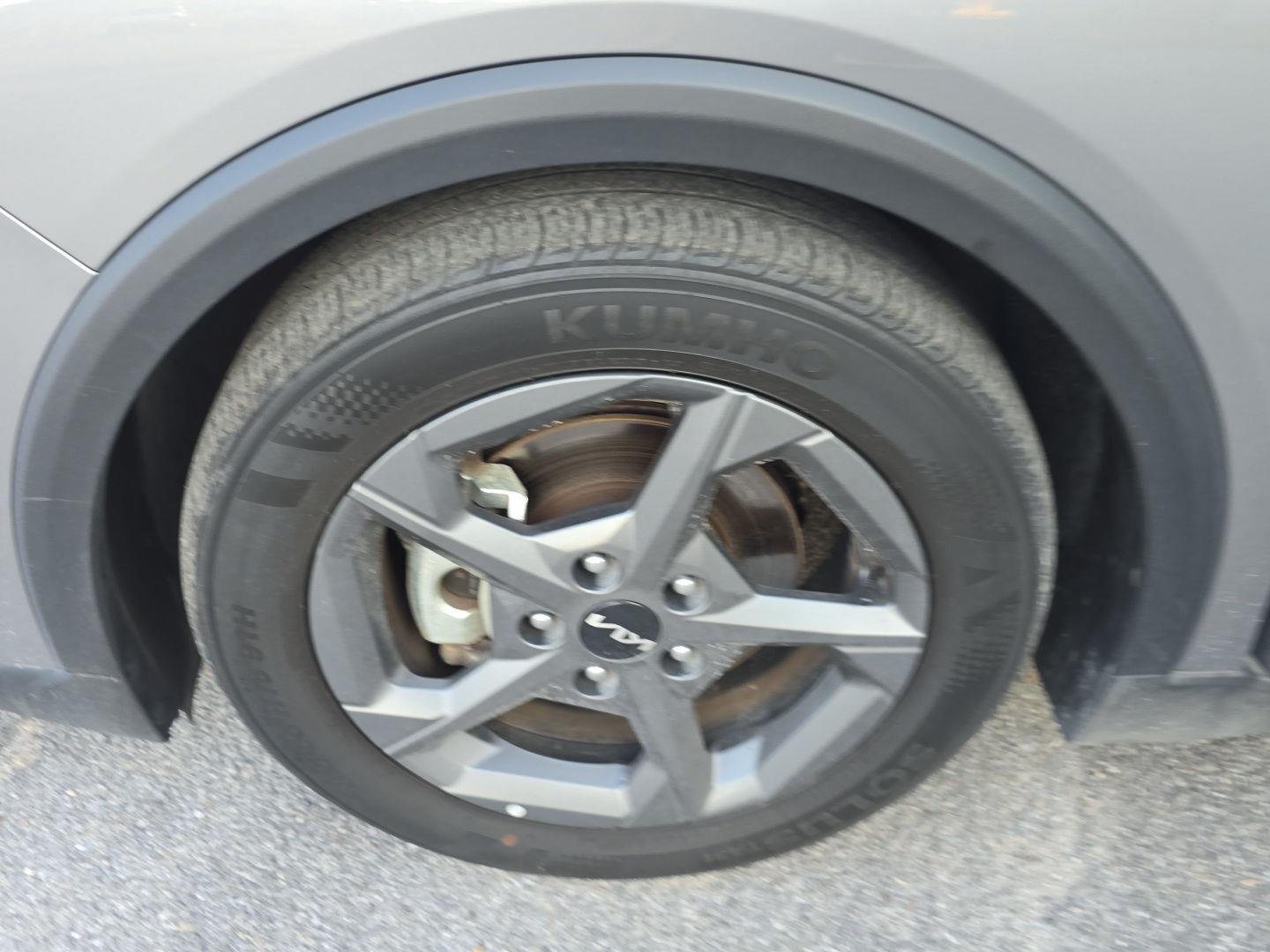Used 2025 Steel Gray Kia LXS image 18