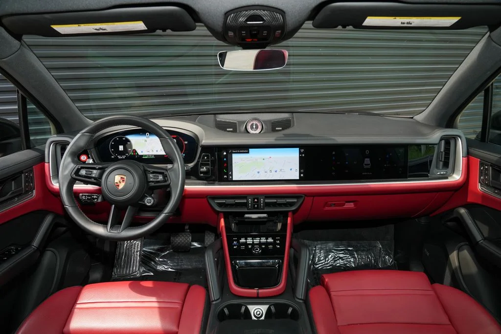 Certified Used 2025  Porsche Base image 31