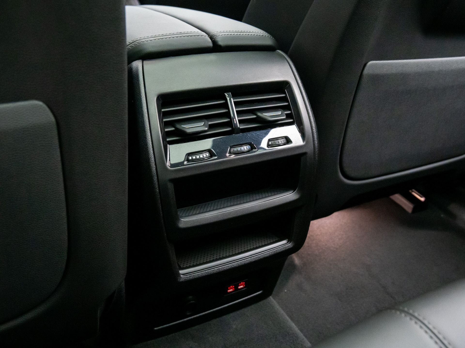 New 2026 Black Sapphire Metallic BMW xDrive40i image 17