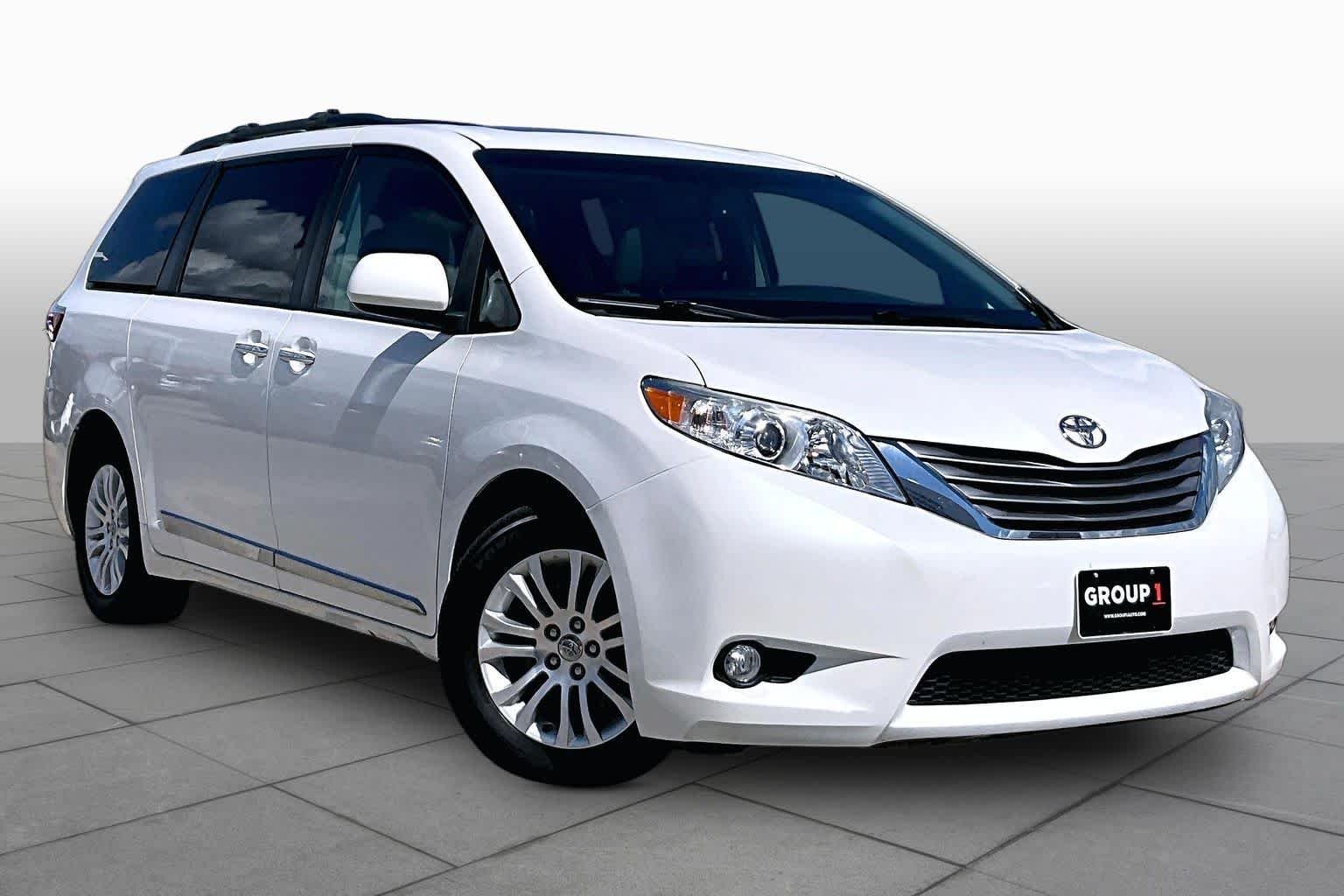 Used 2015 Blizzard Pearl Toyota XLE image 3