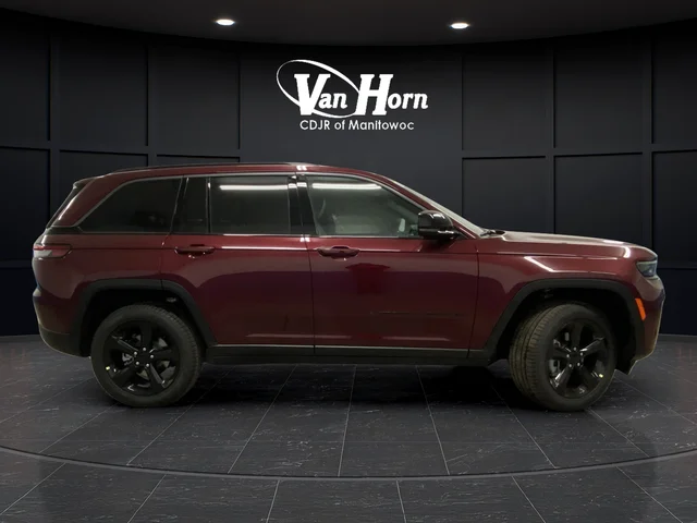 New 2026 Velvet Red Pearl-Coat Exterior Paint Jeep Limited image 6