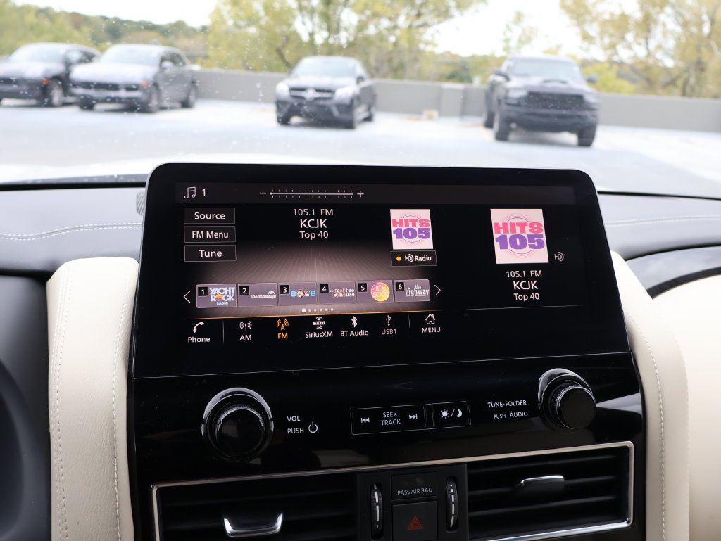 Used 2023 Moonstone White INFINITI Sensory image 26