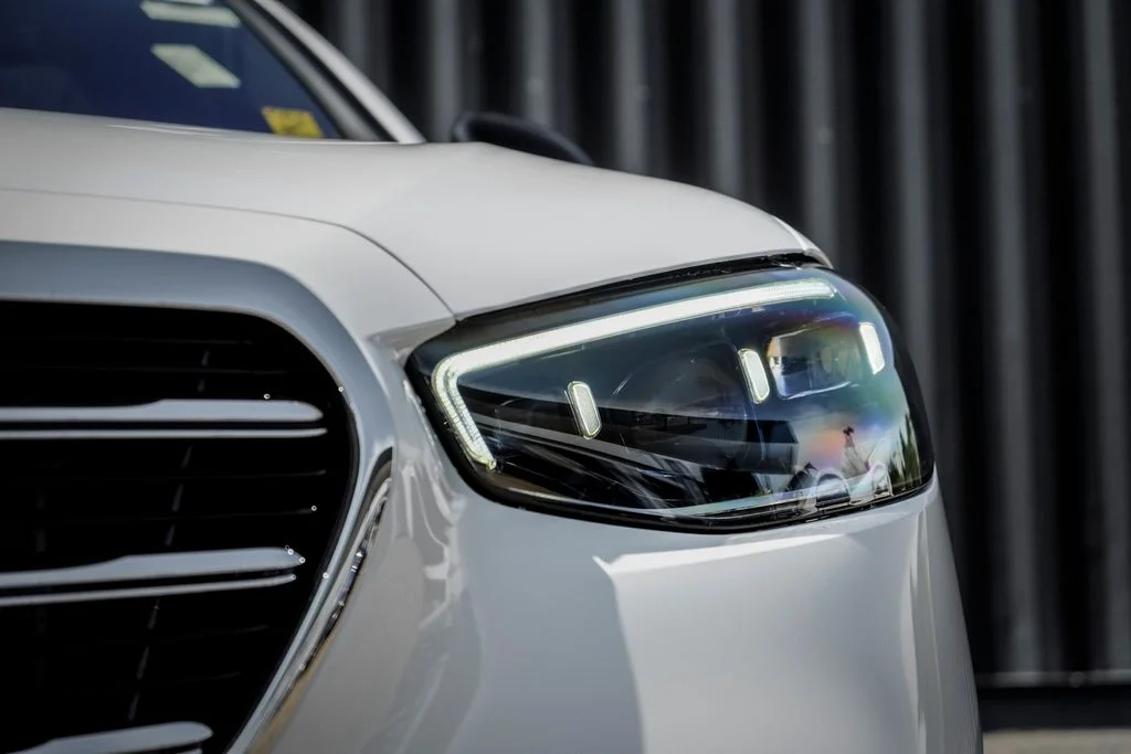 New 2026 MANUFAKTUR Moonlight White Metallic Mercedes-Benz S 580 image 6