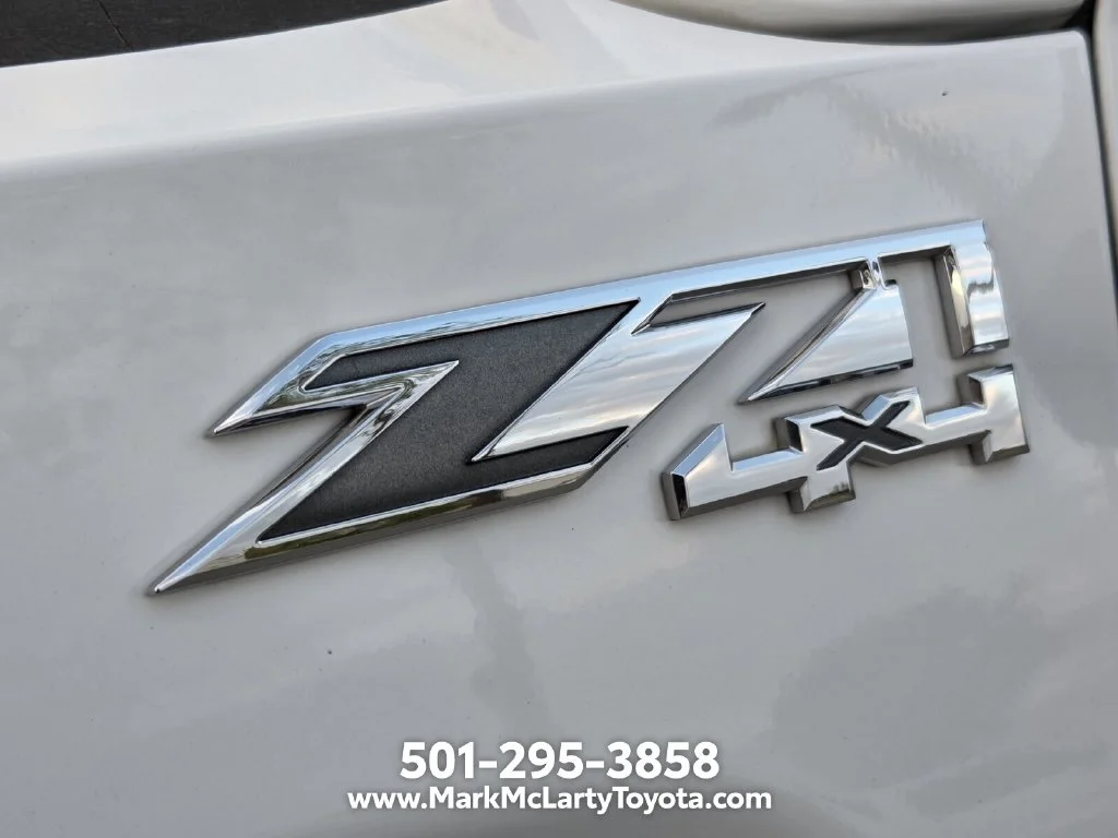 Used 2015 White GMC SLE image 9