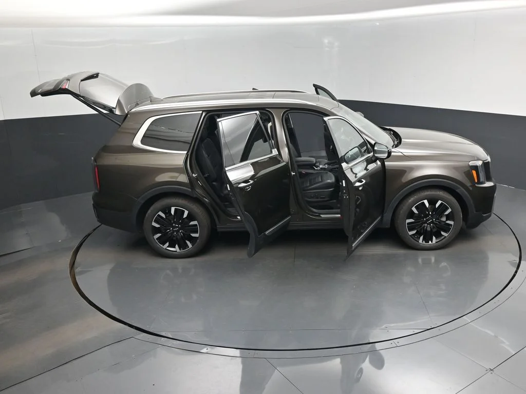 Used 2023 Green Kia SX-Prestige image 18