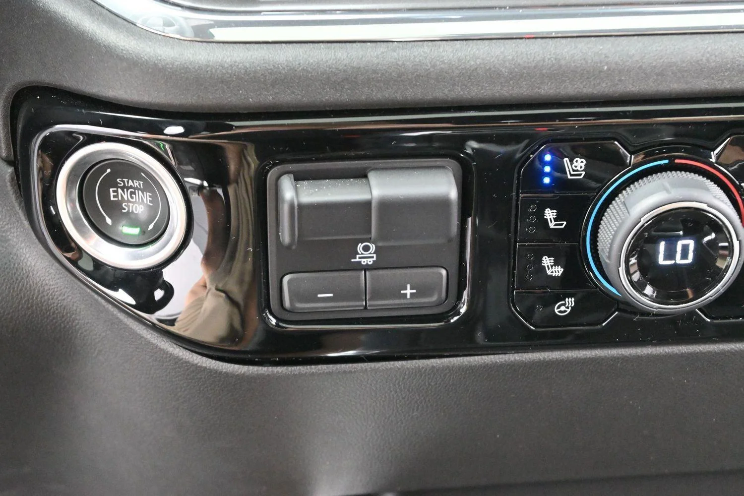 Used 2024 Iridescent Pearl Tricoat Chevrolet High Country image 22