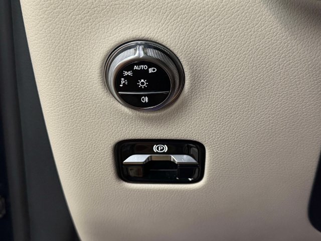 Used 2024 Blue Mercedes-Benz GLC 300 image 20