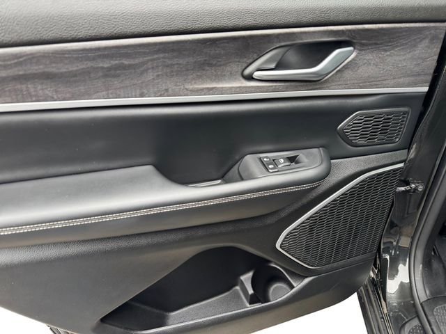 Used 2023 Gray Jeep Limited image 17