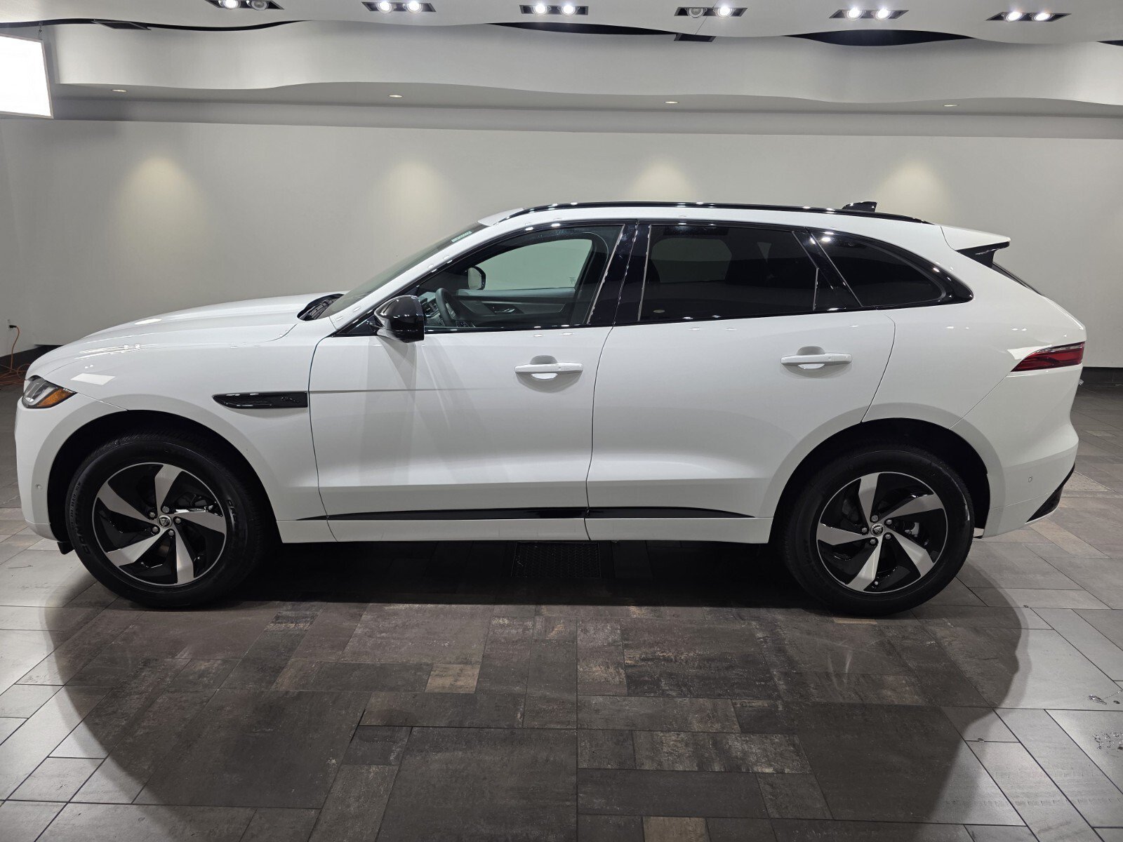 New 2026 Fuji White Jaguar R-Dynamic S P250 image 3