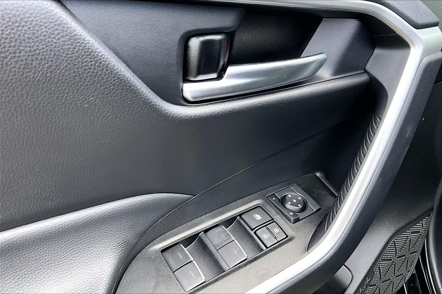 Used 2025 Midnight Black Metallic Toyota XLE image 32