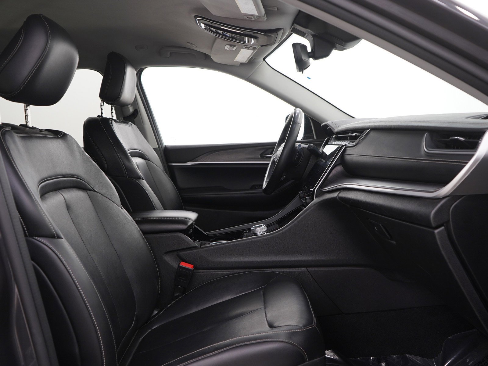 Used 2022  Jeep Limited image 13