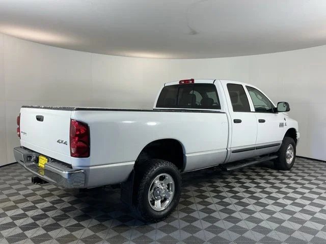 Used 2007 Bright White Dodge SLT image 4