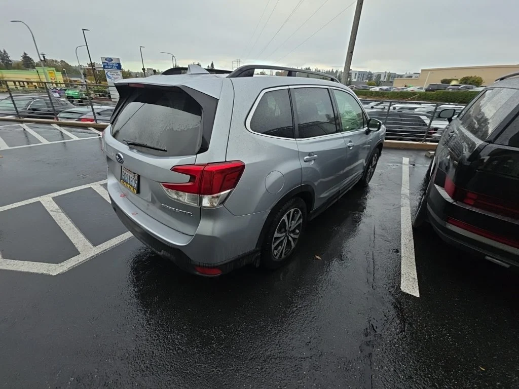 Used 2019 Ice Silver Metallic Subaru Limited image 3