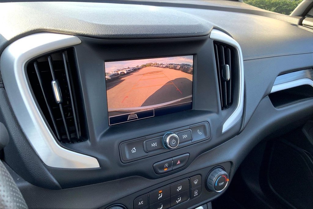 Used 2024 White GMC SLE image 13