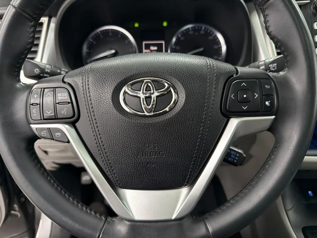 Used 2015 Gray Toyota Limited image 15
