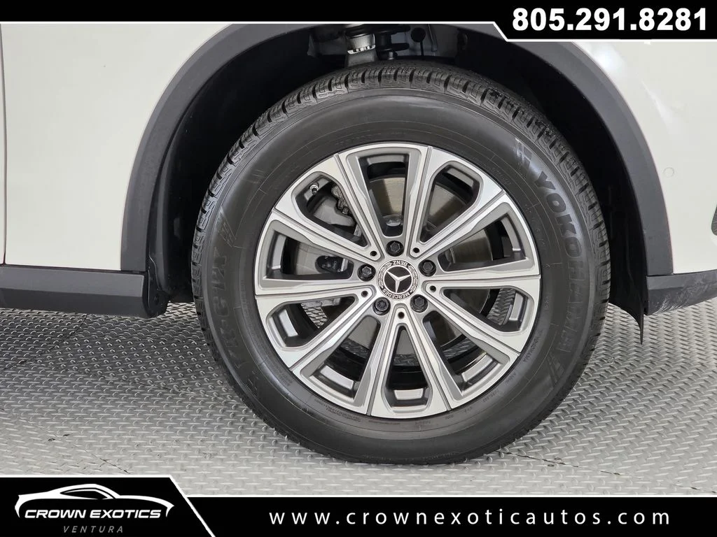 Used 2023  Mercedes-Benz GLC 300 image 9