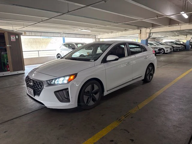 Used 2022 White Hyundai SEL image 2
