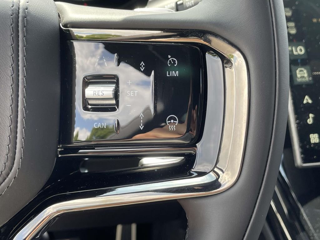 New 2026 Carpathian Grey Land Rover Dynamic SE image 39