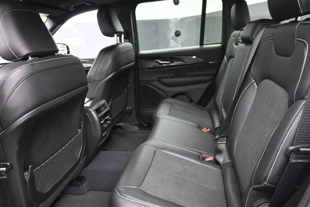 Used 2023 White Jeep Altitude X image 12